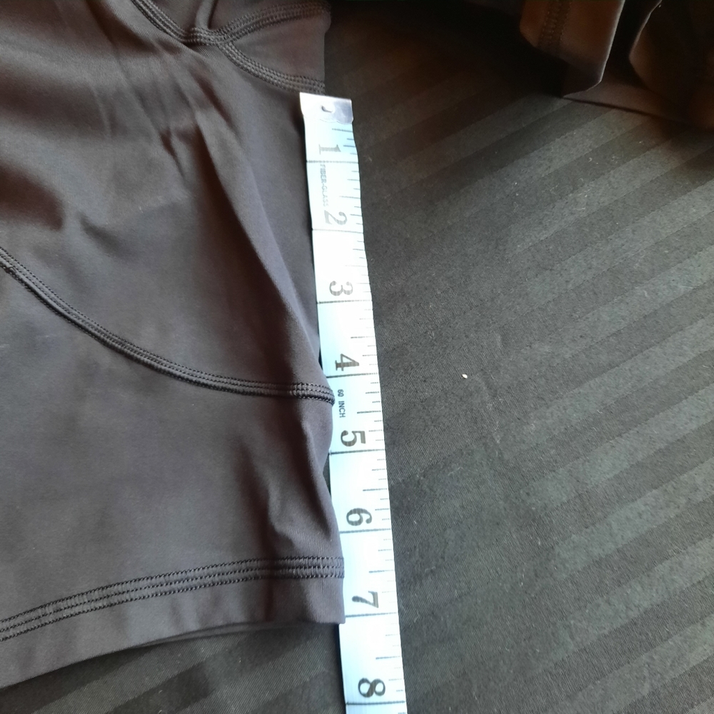 Lululemon track & train black short size "4" - Picture 14 of 14